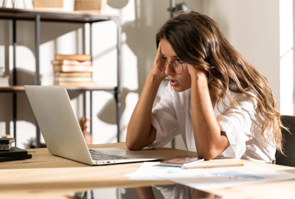 A gestão emocional é uma habilidade essencial para promover a saúde mental e o bem-estar geral. | Foto: Freepik.